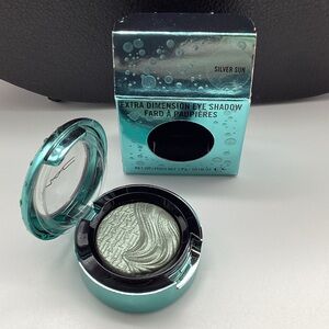 MAC Cosmetics Alluring Aquatic Extra Dimension Eyeshadow in Silver Sun - Rare